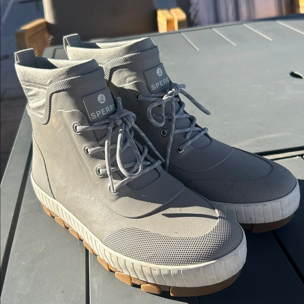 Sperry light gray